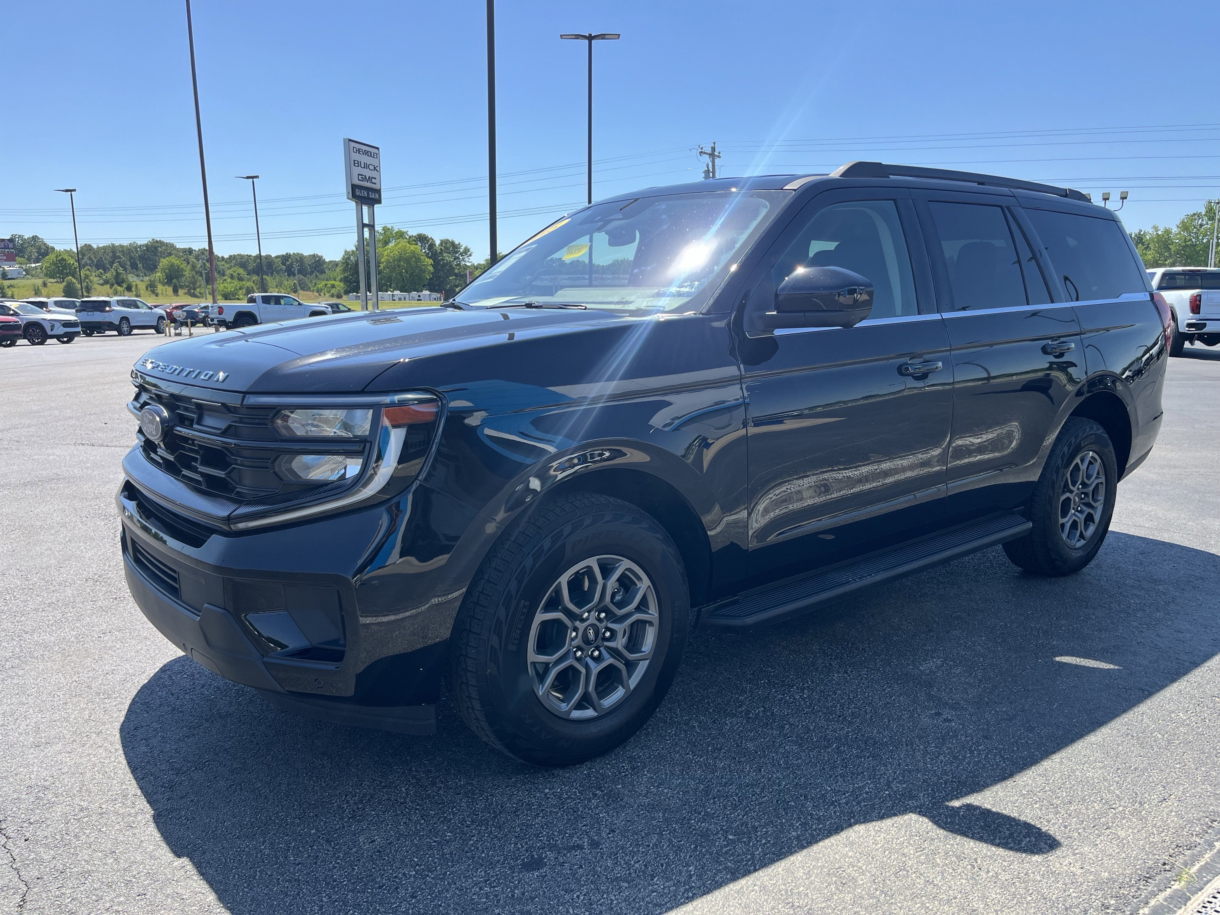 2025 Ford Expedition Active 4x4's photo