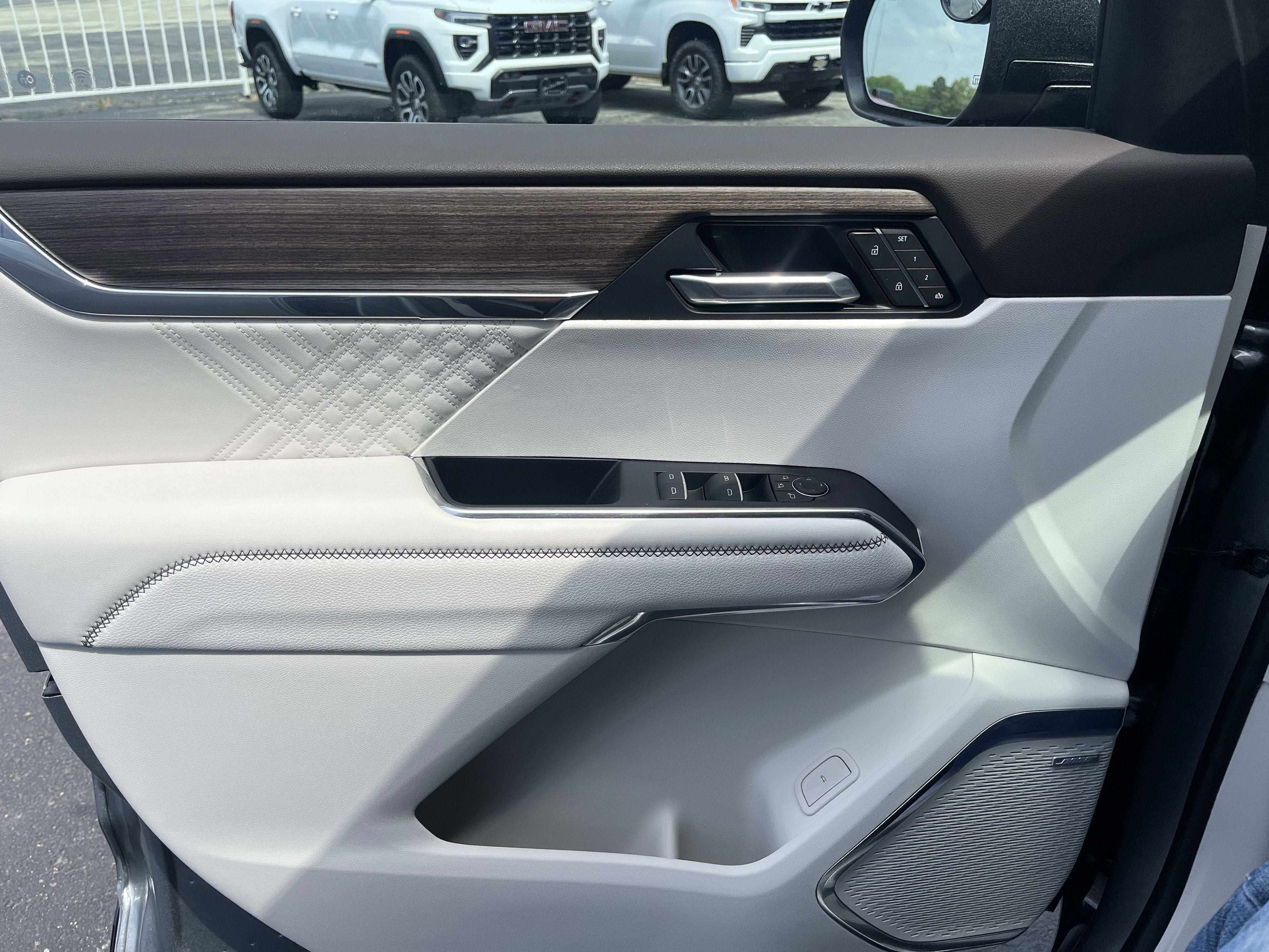2025 GMC Acadia Denali
