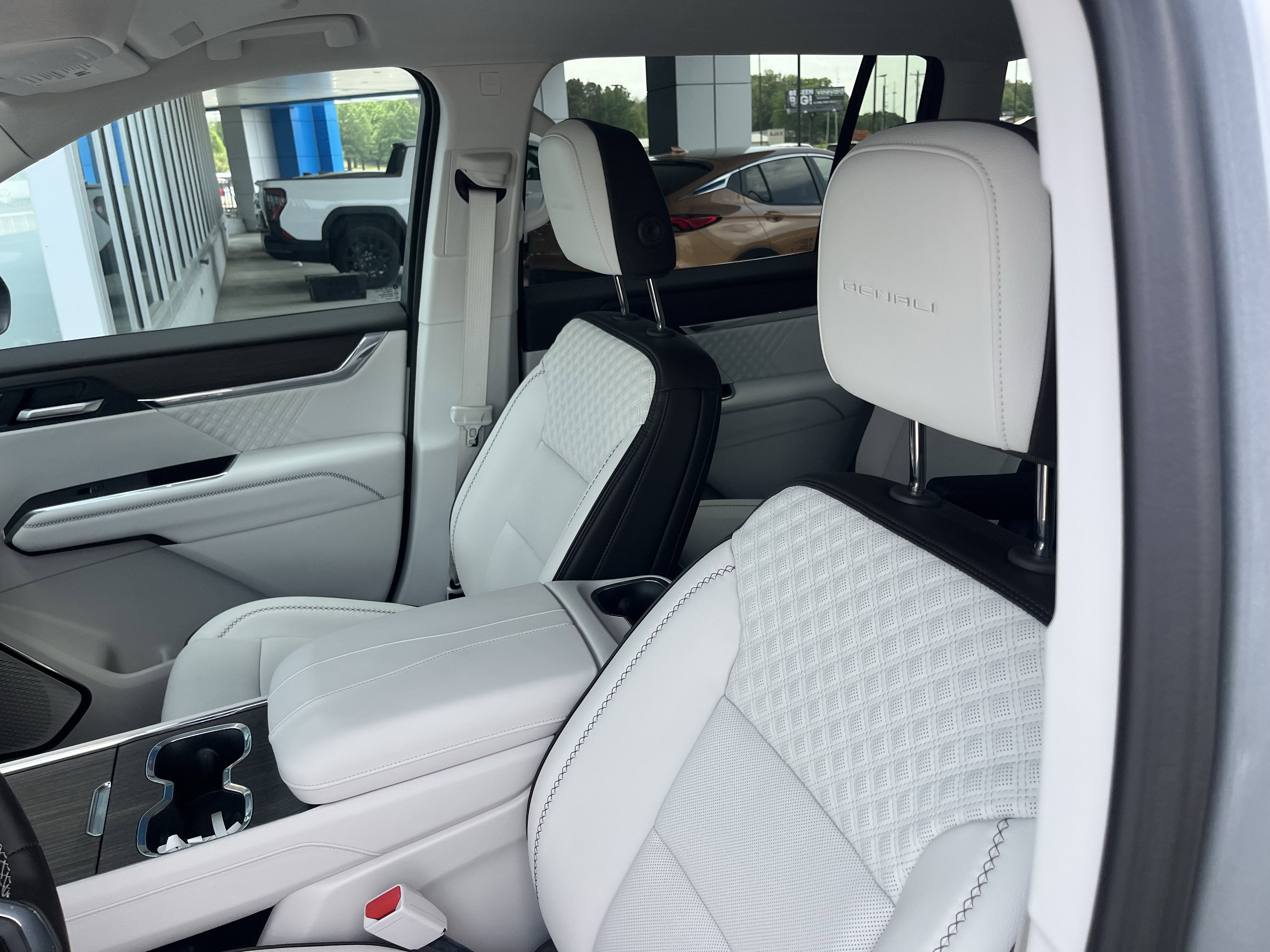 2025 GMC Acadia Denali