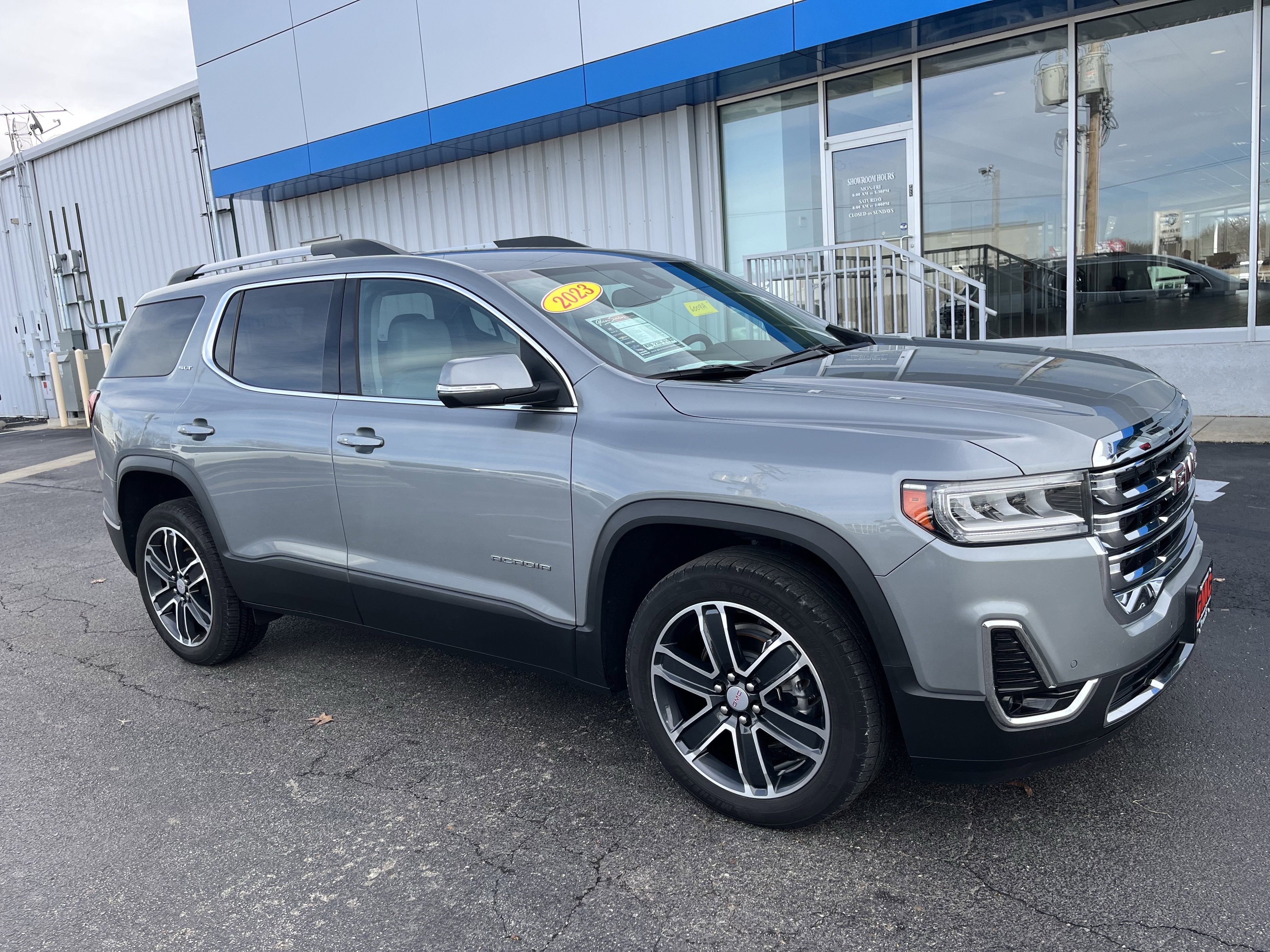 2023 GMC Acadia SLT