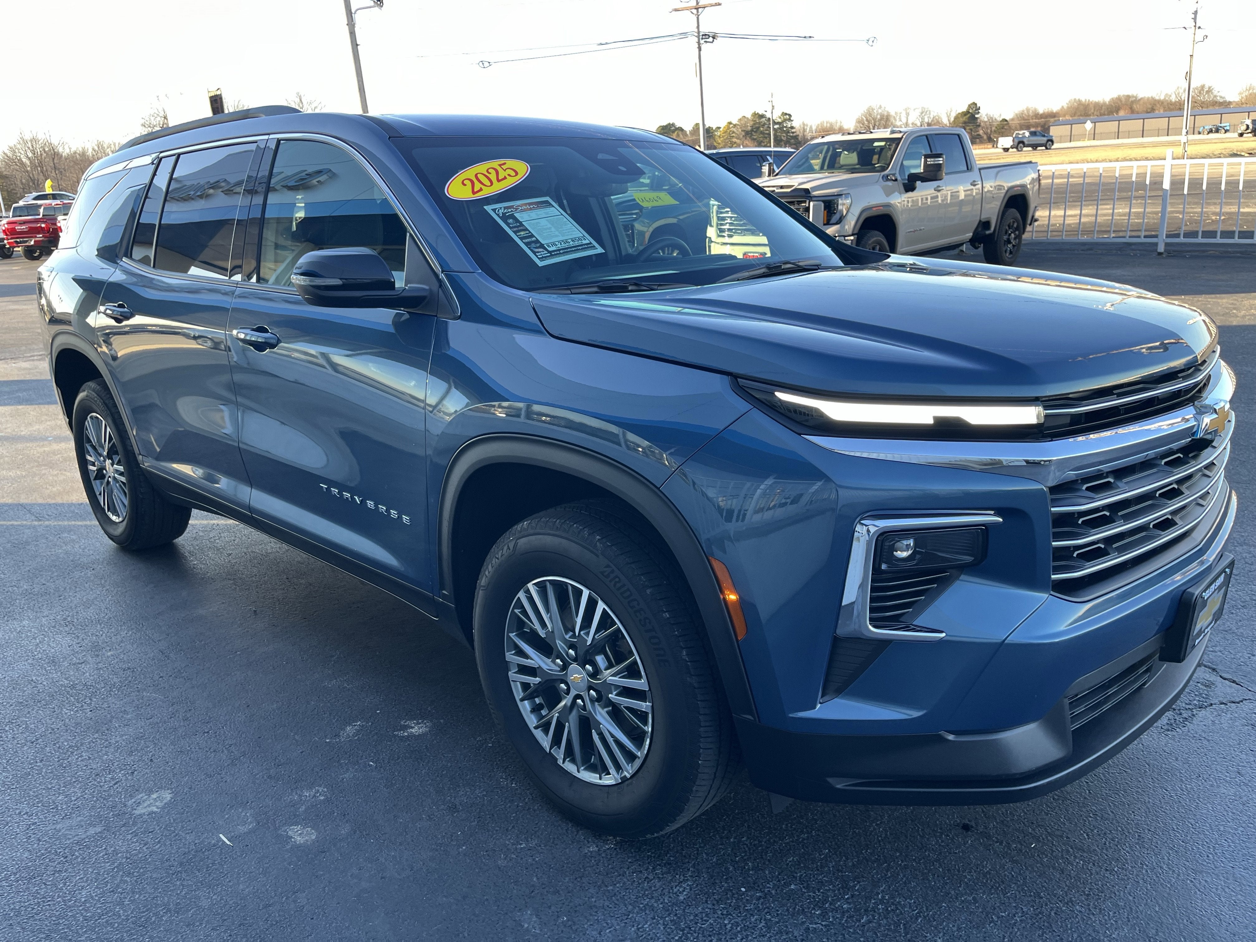 2025 Chevrolet Traverse LT