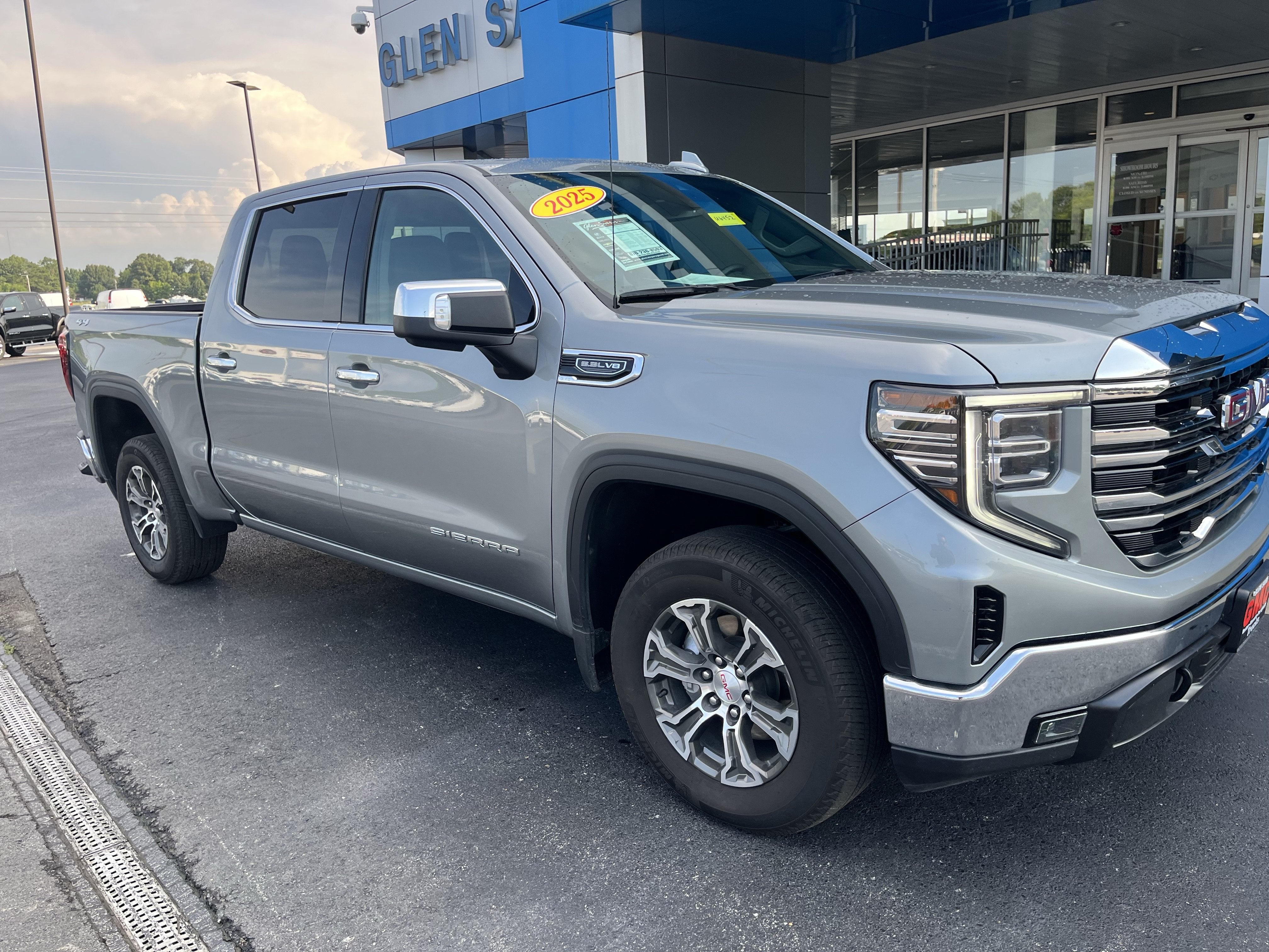 2025 GMC Sierra 1500 SLT